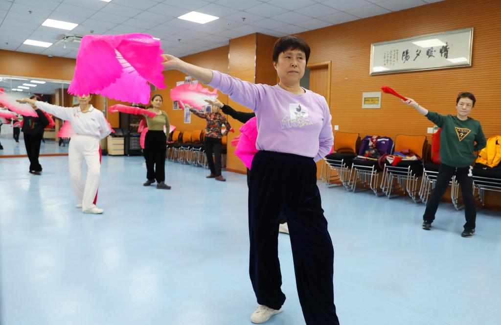 健康不“宅”冬冬季qy球友会运动小贴士来了(图1)